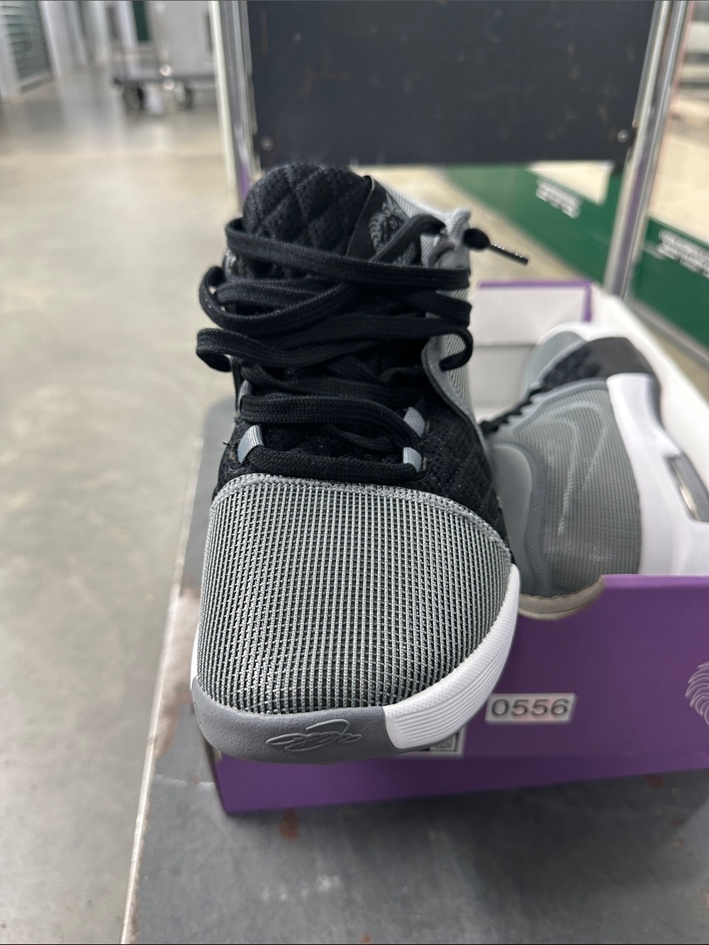 Nike LeBron Witness VIII - Picture 3 of 6